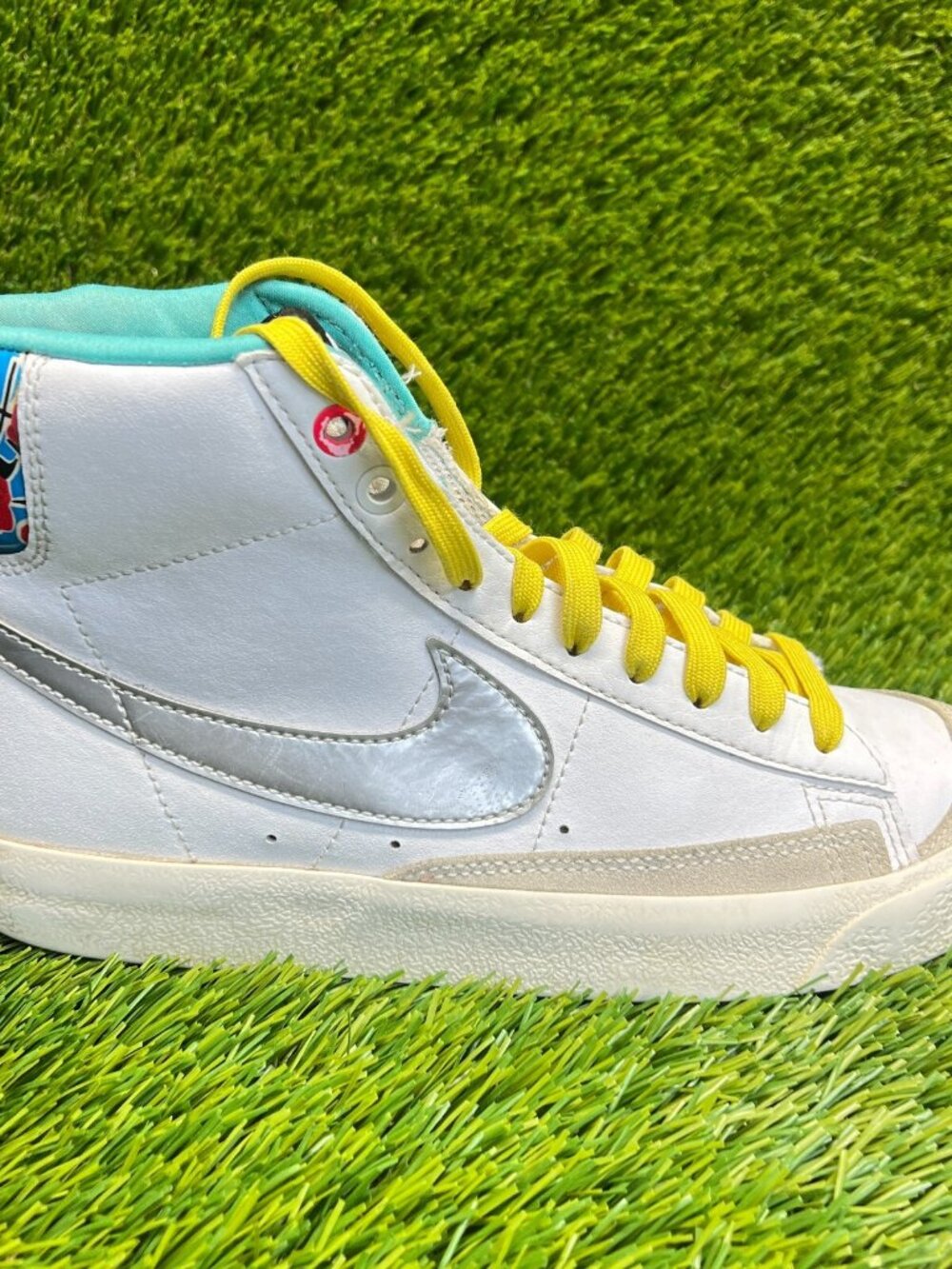 Nike Blazer Mid '77 Boys Size 5Y White Silver Athletic Leather Shoes Sneakers